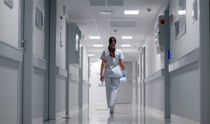 Enfermería 'persigue' al cartero como profesión más andarina: 15 km diarios