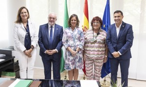 La consejera de Salud y Consumo de la Junta de Andalucía, Catalina García, se ha reunido con la Comisión Permanente del Consejo autonómico de Enfermería..