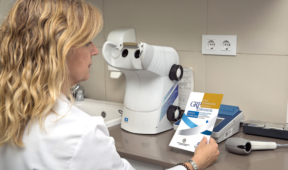 Enfermería presenta una nueva guía para una correcta alimentación infantil