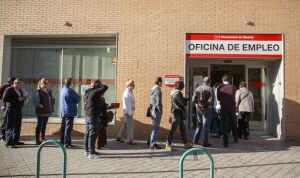 Enfermería suma 3.450 nuevos parados con récord negativo de los más jóvenes