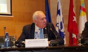 El presidente del Consejo General de Enfermería, Florentino Pérez Raya, 