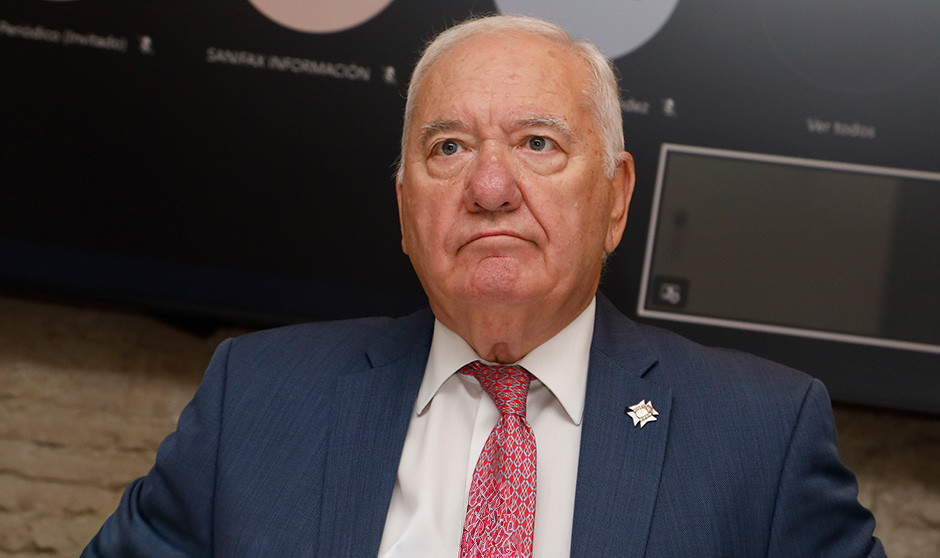 El presidente del CGE rebate la tribuna de la OMC y alerta contra la "fragmentación" del sistema sanitario