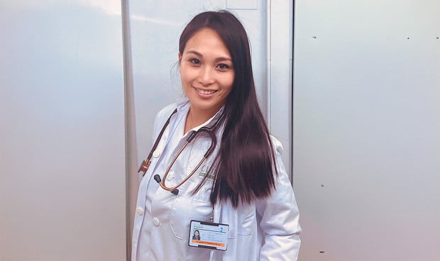 Krystel Cayari, aspirante al MIR 2026, estuvo trabajando como TCAE más de diez años antes de entrar a Medicina.