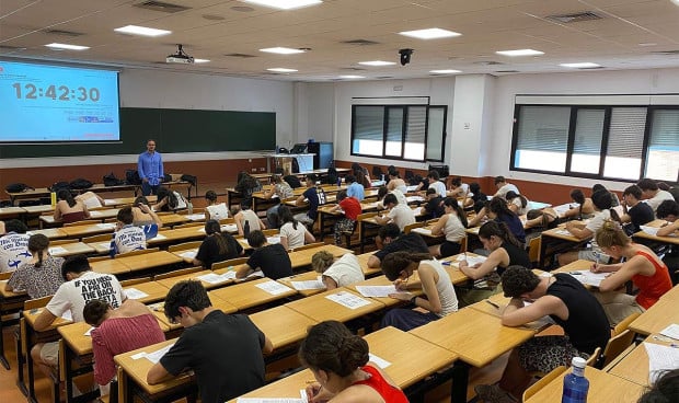 Examen PAU 2025. Un estudio sugiere una caída generalizada de las notas de corte en la PAU 2025