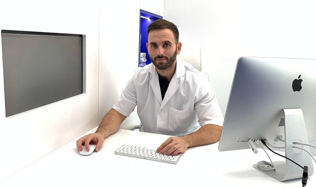 Esta es la historia de Daniel Ruiz, quien ha superado dos carreras universitarias antes de entrar en Medicina.