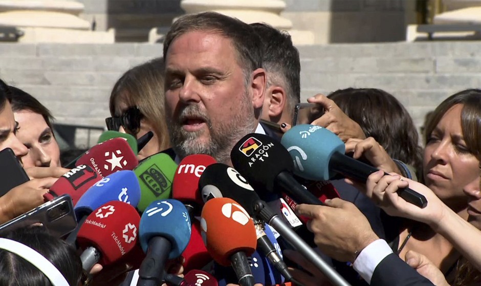 El presidente de ERC, Oriol Junqueras, comunica sus exigencias sanitarias para la investidura. 