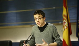 Errejón 'marea' a PSOE y Ciudadanos con el copago farmacéutico