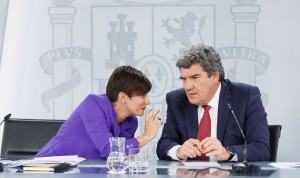 La ministra portavoz del Gobierno, Isabel Rodríguez, y el ministro de Seguridad Social, José Luis Escrivá, en rueda de prensa en Moncloa.