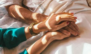 Esencia del cuidado paliativo: "Te ayudo mientras veo que llega, ya te vas"