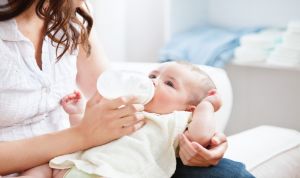 España activa las alarmas por 28 lotes de leche infantil con salmonelosis