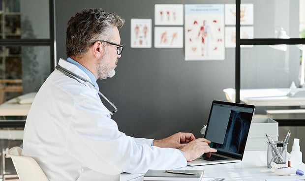 El Gobierno da nuevos detalles sobre el desarrollo de la historia clínica electrónica. Al detalle en Redacción Médica