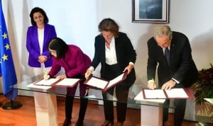 Firma del nuevo protocolo de la farmacia rural. 