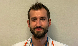 El oncohematólogo infantil Víctor Galán defiende otro camino frente a la neurotoxicidad en CAR-T