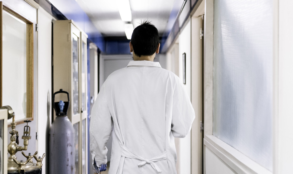 Hay médicos que opinan que la contratación de facultativos en España recuerda a un McJob.