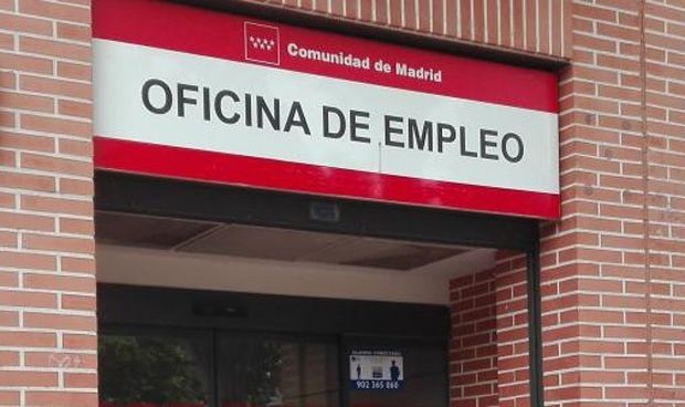 España recibió la tercera ola de Covid con un recorte de 24.000 sanitarios