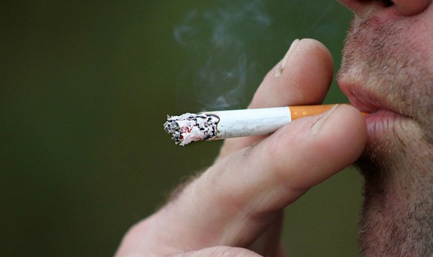 España se aleja de la élite europea en el control del tabaco