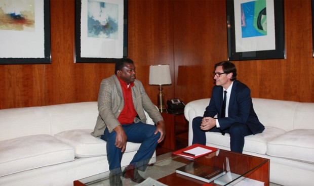 España y Gambia colaboran para extender la cobertura sanitaria universal