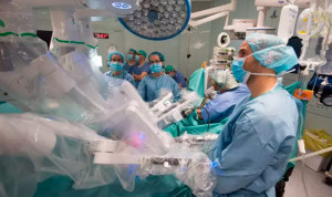 Un procedimiento de trasplante como el que España y Portugal han tenido que suspender por el apagón