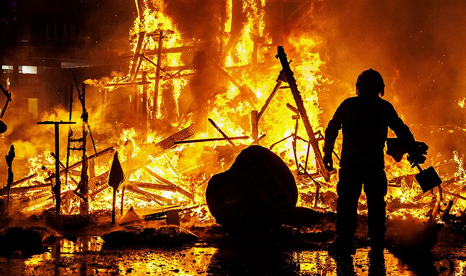El colectivo de facultativos de Valencia llevará a cabo una acción reivindicativa única: la "plantà" de la Falla de los Médicos para denunciar su precarieda
