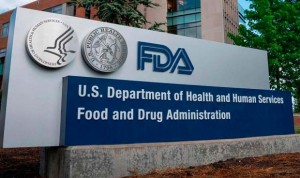 La Administración de Alimentos y Fármacos de Estados Unidos (FDA, en inglés) ha aprobado este jueves por primera vez el uso de un medicamento que ralentiza los síntomas del Alzheimer.
