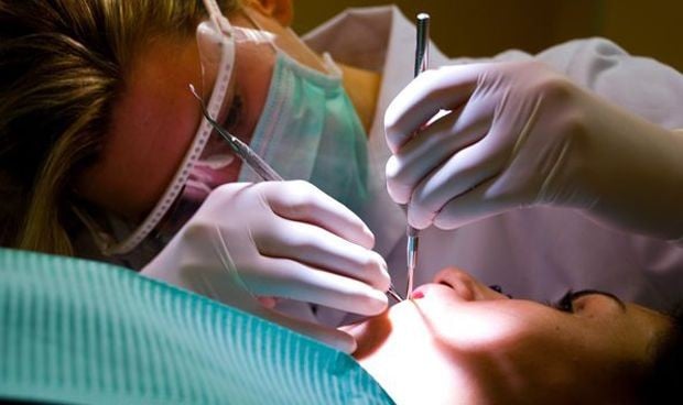 Los dentistas recomiendan acudir a sus clínicas si observan cambios en la lengua