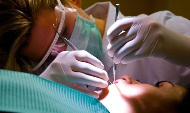 Los dentistas recomiendan acudir a sus clínicas si observan cambios en la lengua