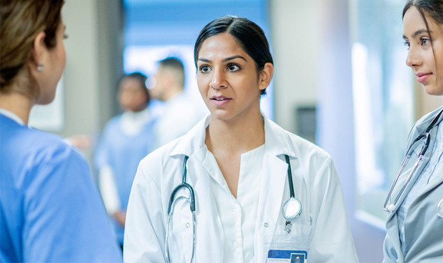 Evita el examen MIR para la residencia en estos 11 países