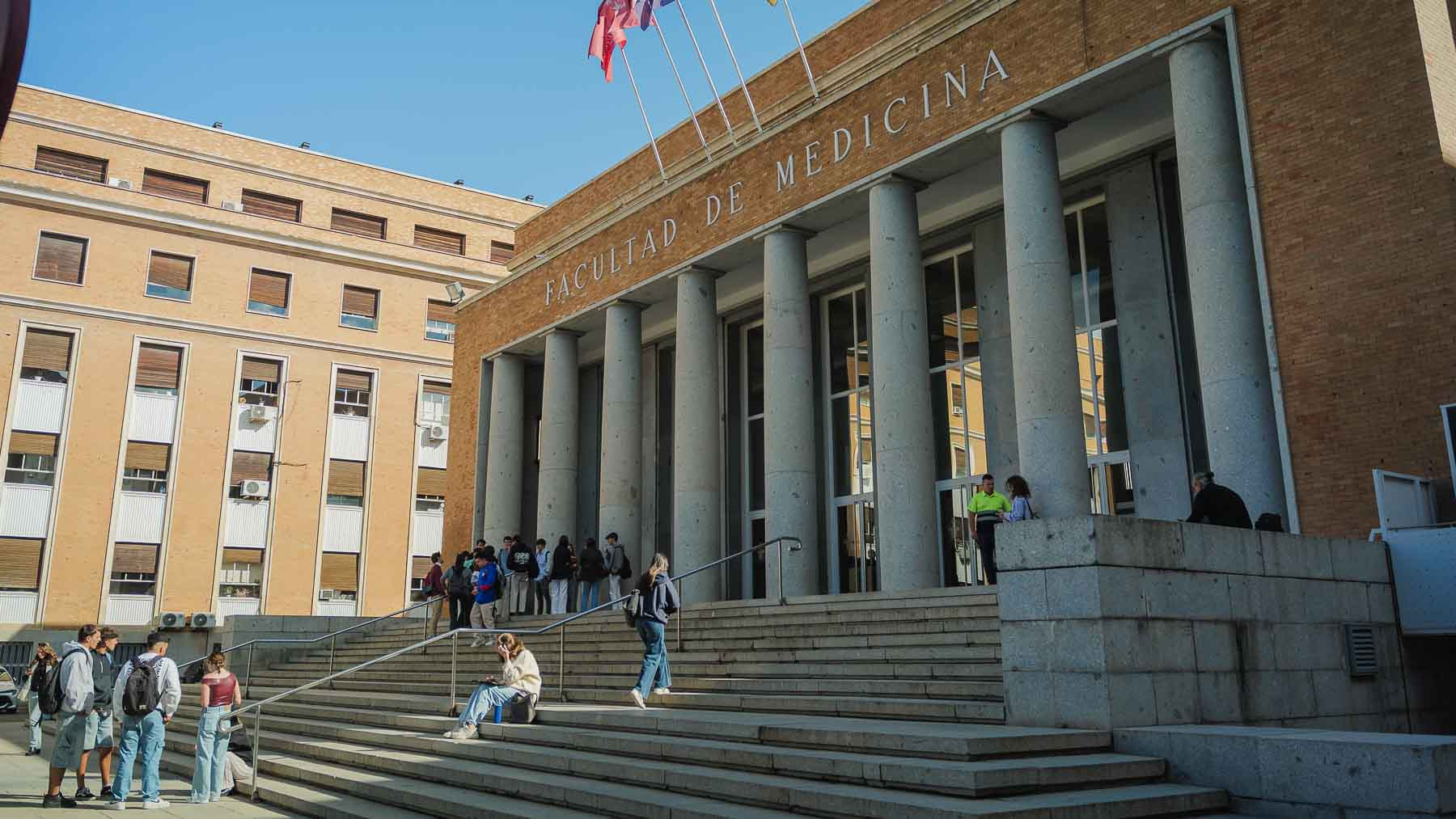 Estudiantes de Medicina indican si se marcharán a otros países a ejercer tras terminar la universidad.