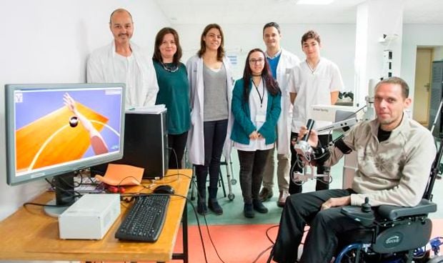 Estudian patologías neurológicas con un exoesqueleto de realidad virtual