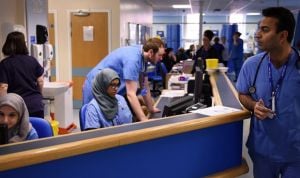 La sanidad británica "explota" a estudiantes de Medicina en Urgencias 