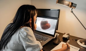 Estudiar Medicina a distancia: límites y ventajas de la formación online