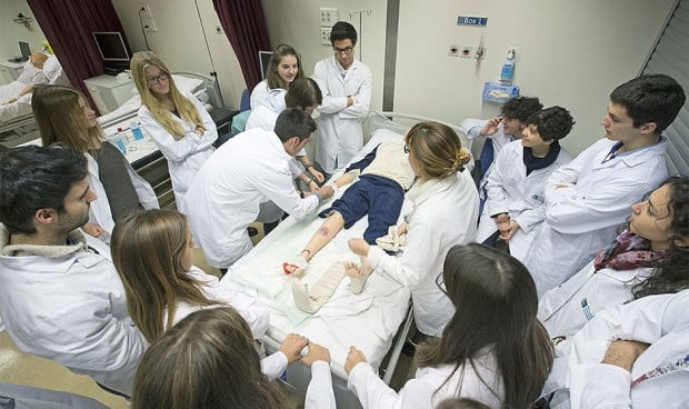  Estudiantes de medicina, que padecen estrés sobre todo por 2 factores