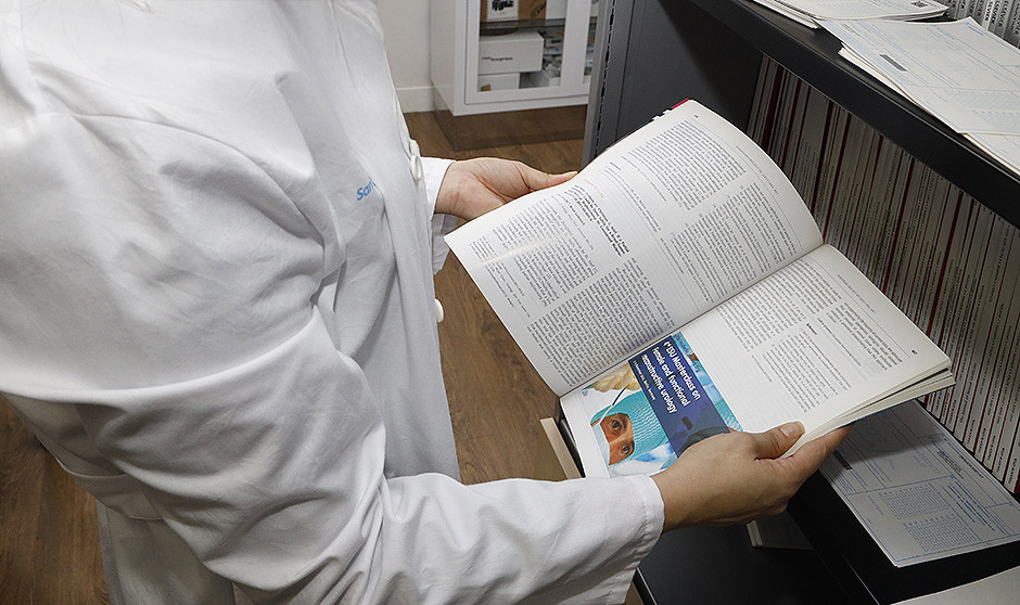 El enfermero que estudia Medicina para tener más competencias con pacientes