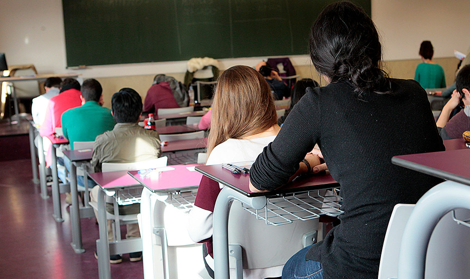 Estudiar un grado sanitario con menos de un 6 en la EvAU es posible
