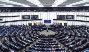 Pleno del Parlamento Europeo, donde se evalúa la jornada laboral y las guardias de los MIR. 