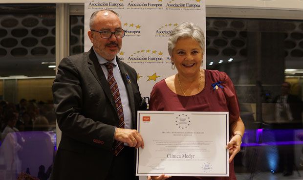 Europa premia a la Clínica Medyr con la Medalla de Oro al Mérito al Trabajo