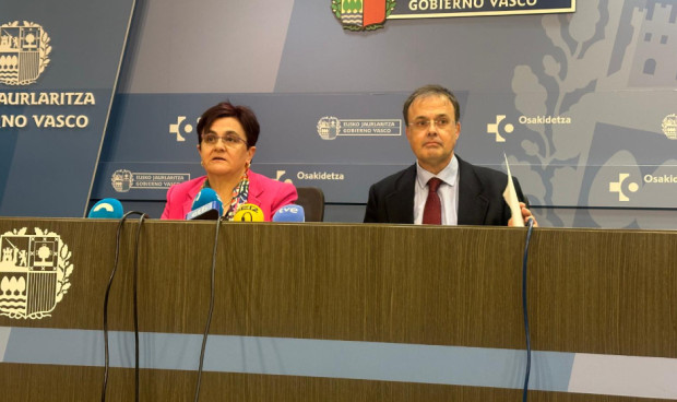  La directora general de Osakidetza, Lore Bilbao, y el consejero de Salud de Euskadi, Alberto Martínez.
