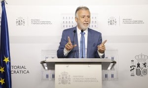 Ángel Víctor Torres aborda el traspaso de competencias sanitarias a Euskadi