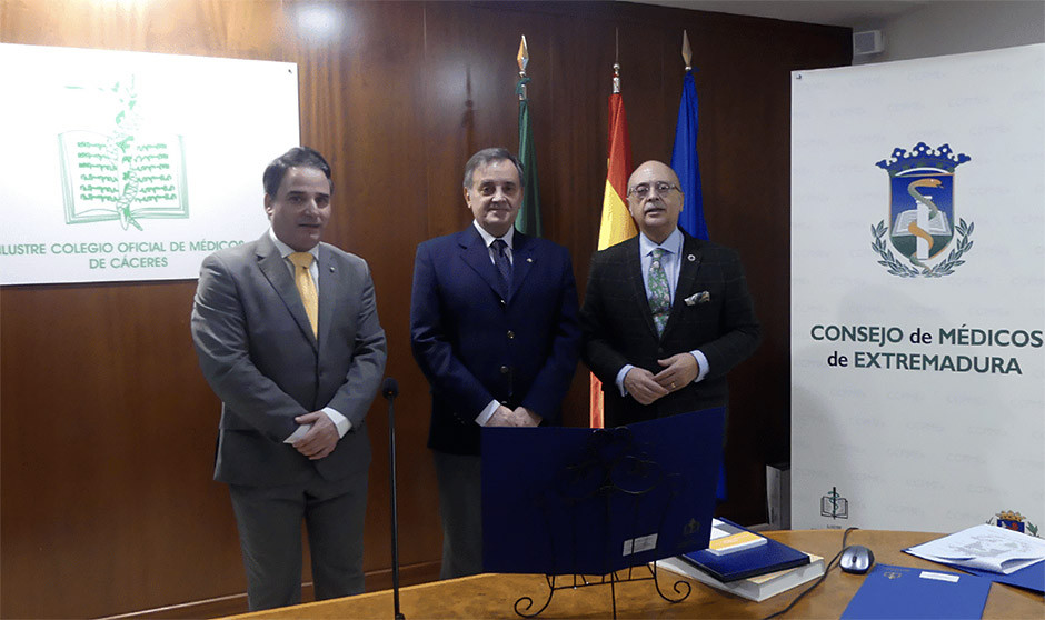 Evelio Robles, presidente del Consejo de Colegios de Médicos de Extremadura