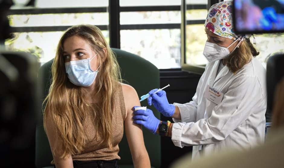 Expertos de la OMS y EEUU rechazan la tercera dosis de la vacuna Covid