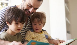 Exponer a los niños a un buen aprendizaje en casa mejora sus resultados 