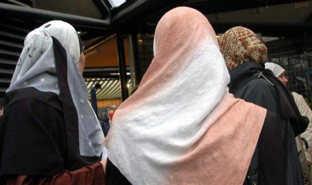 Expulsan de sus prácticas a una estudiante de Enfermería por llevar hiyab
