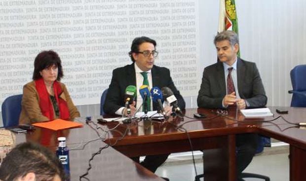 Extremadura acuerda con Sanidad la adquisición de la vacuna de la gripe