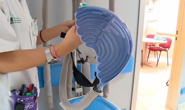 Extremadura utiliza un casco para evitar la calvicie por la quimioterapia