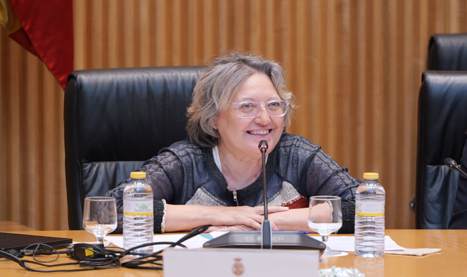 Cristina Avendaño, señala las diferencias entre las funciones administrativas y científicas y advierte del riesgo de asignar más funciones a los profesionales.