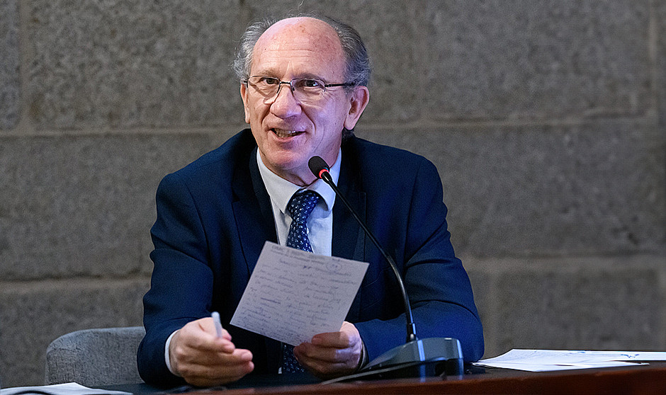 El presidente de Facme, Javier García, defiende instaurar la inteligencia artificial dentro de las sociedades científicas