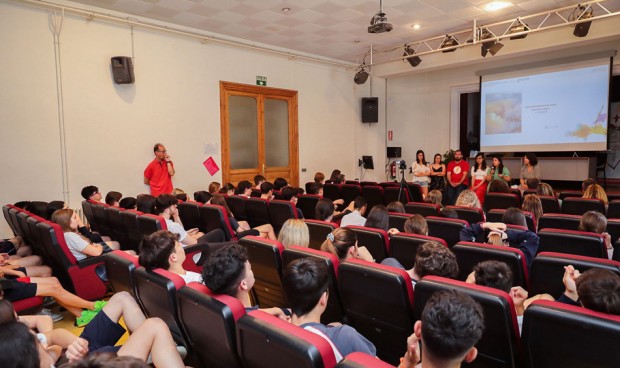 Familia avisa que la falta de sueño afecta a la salud mental de los jóvenes