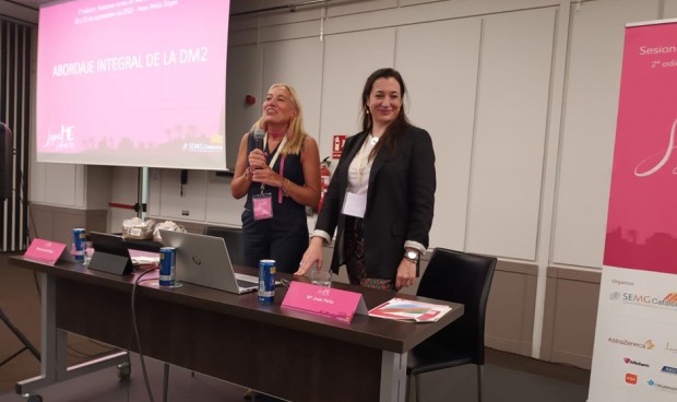  Mariam de la Poza, presidenta de SEMG Cataluña, y María José Peña, miembro del Grupo Cardiovascular de la SEMG.