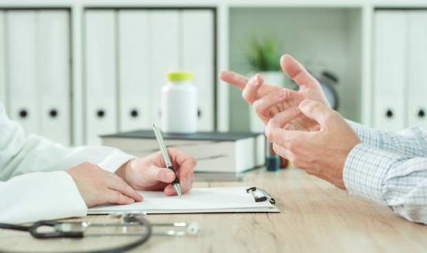 Una pregunta del examen MIR 2024 sobre un médico en consulta genera rechazo entre los facultativos de Atención Primaria.