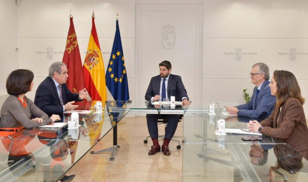 Momento de la reunión entre el Cgcof y Fernando López Miras.